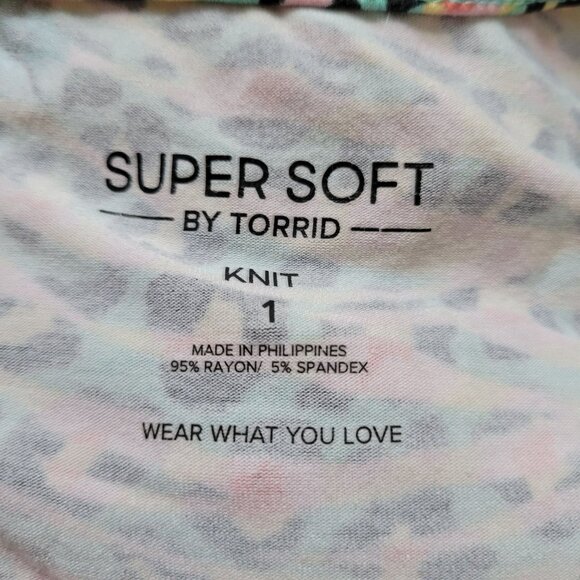 Torrid Super Soft Knit Top V-Neck Floral & Animal Print Criss-Cross Detail Size - Picture 3 of 7